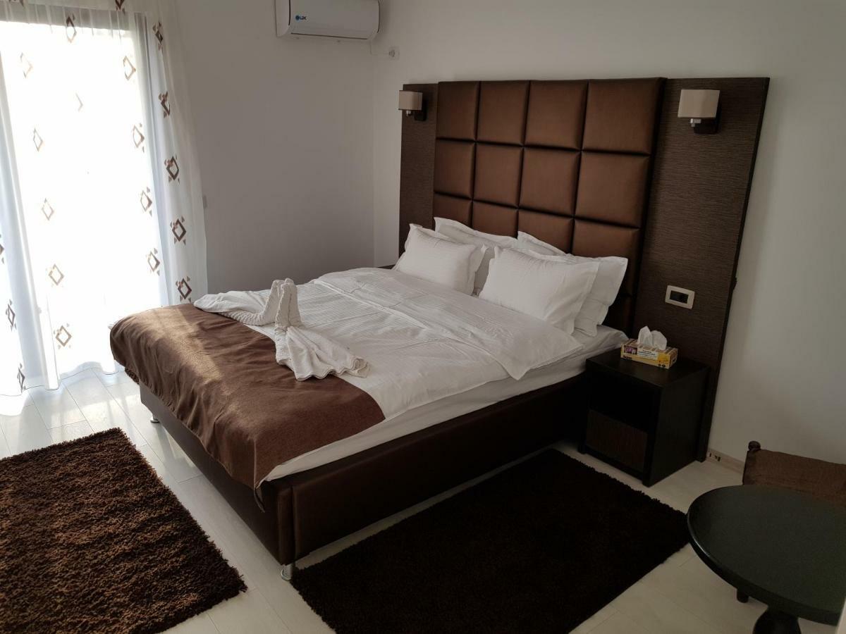 Bk Hotel Năvodari Buitenkant foto
