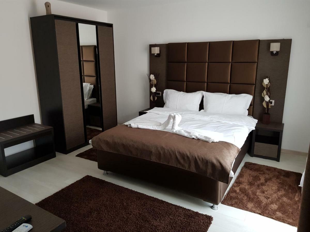 Bk Hotel Năvodari Buitenkant foto