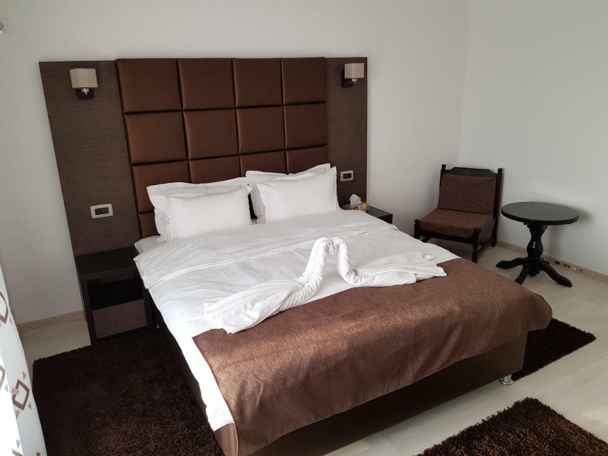 Bk Hotel Năvodari Buitenkant foto