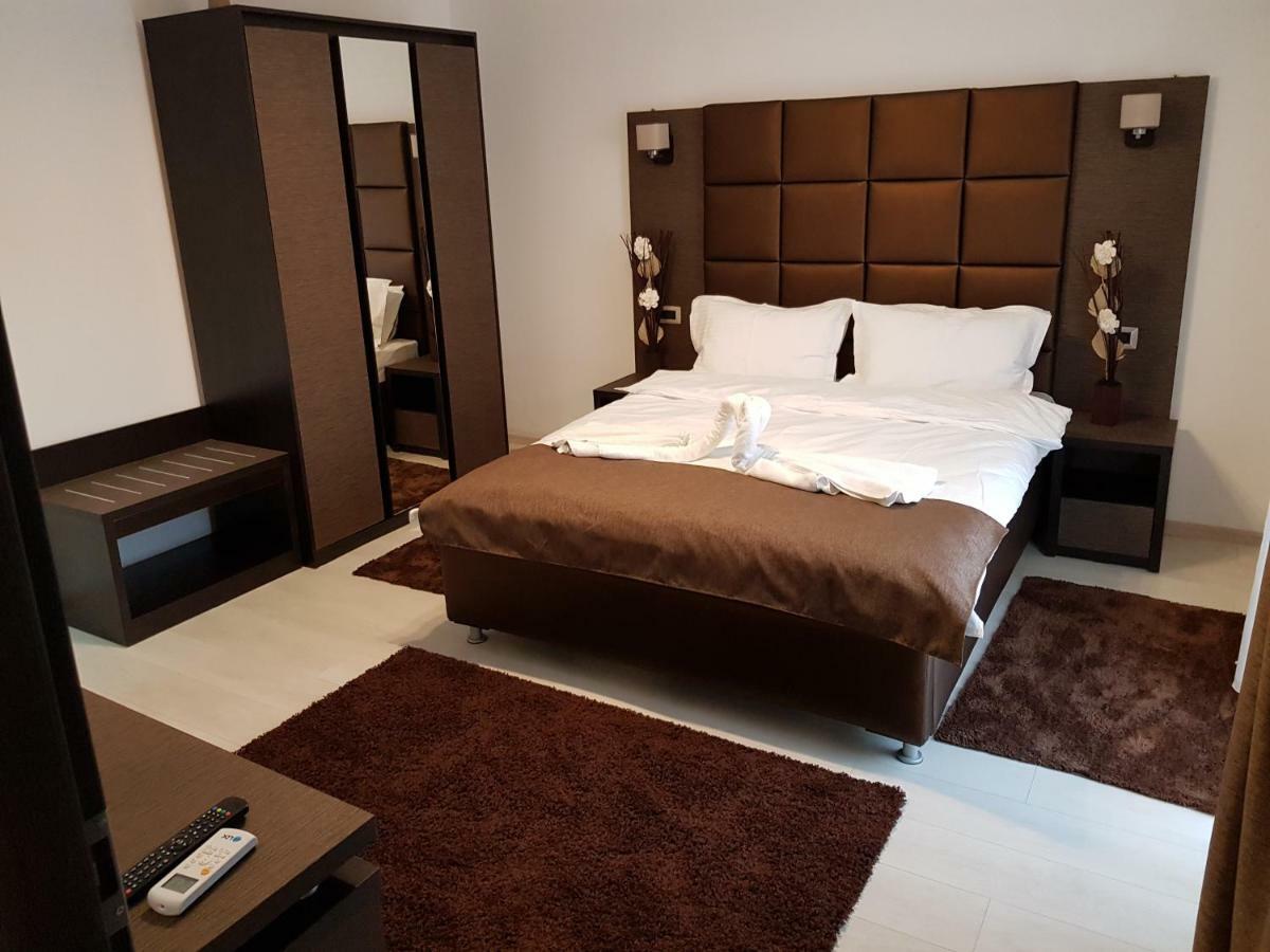 Bk Hotel Năvodari Buitenkant foto